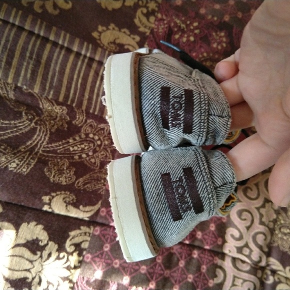 Toms - Picture 3 of 4